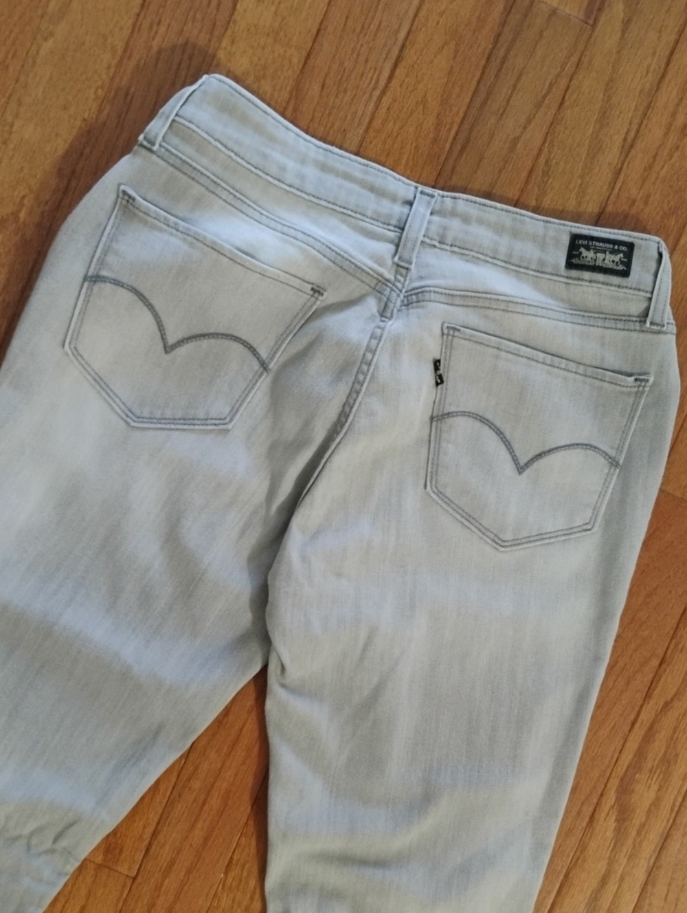 Levi's Light Wash Grey Women’s Jeans -